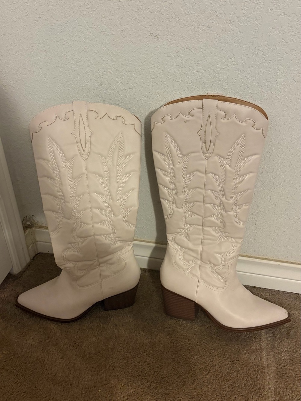 Women's Cream Western Cowboy Boots - Classic Stitch Detail